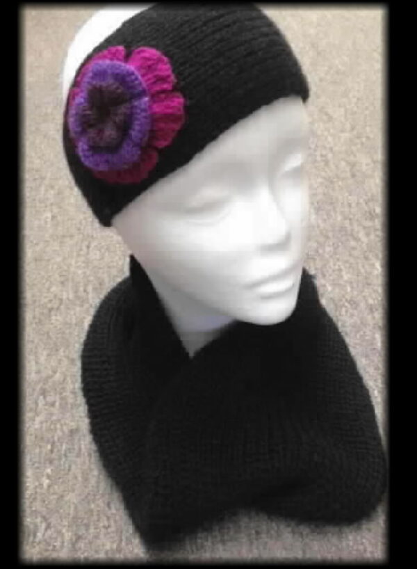 Lasie Headband knit floral accent