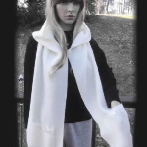 Goldie Style Scarf with Hood & Pockets
